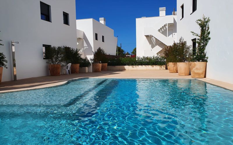 PRECIOSA PLANTA BAJA CERCA DE LA PLAYA DE 2 HABITACIONES CON PARKIG Y TRASTERO