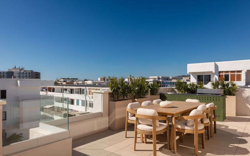 EXCLUSIVO ÁTICO CON PISCINA PRIVADA CON VISTAS AL MAR EN PLAYA D´EN BOSSA