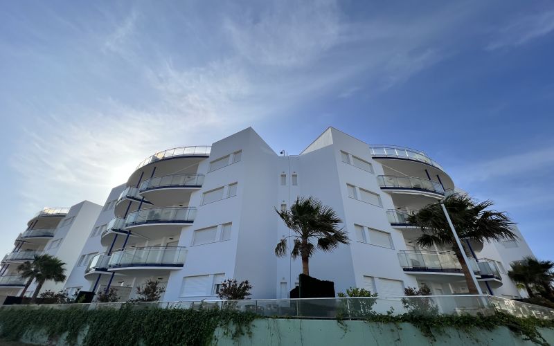 A ESTRENAR!!! ESPECTACULAR PLANTA BAJA DE 3 HABITACIONES CON 296M2 DE JARDÍN