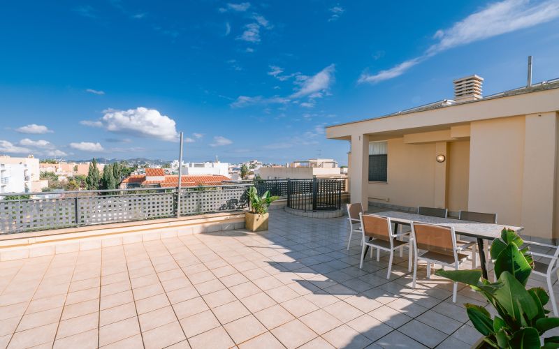 ESPECTACULAR ÁTICO CON VISTAS A DALT VILA