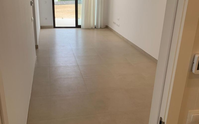 PISO DE 3 HABITACIONES  DE OBRA NUEVA TERMINADA CON PISCINA  A ESTRENAR A LAS AFUERAS DE SAN ANTONIO