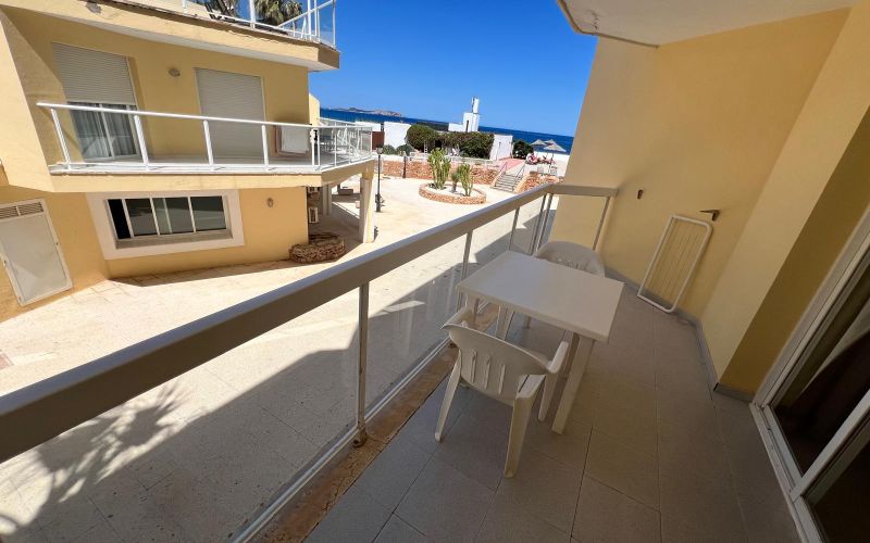 APARTAMENTO DE 1 HABITACIÓN CON VISTAS AL MAR Y PISCINA COMUNITARIA