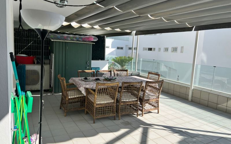 APARTAMENTO DE 2 HABITACIONES CON GRAN TERRAZA CON VISTAS AL MAR