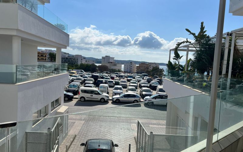 APARTAMENTO DE 2 HABITACIONES CON GRAN TERRAZA CON VISTAS AL MAR