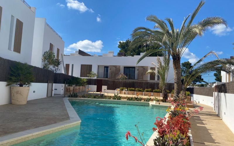 PLANTA BAJA  A ESTRENAR MUY CERCA  DE LA PLAYA
