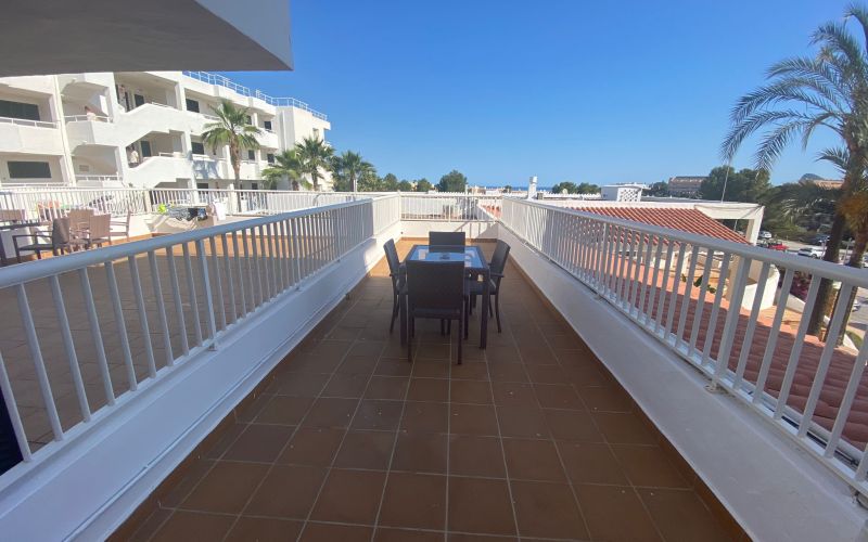 APARTAMENTO DE 2 HABITACIONES CON 32M2 DE TERRAZA Y PISCINA COMUNITARIA