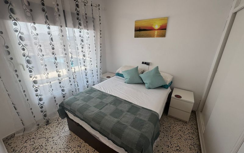 ÁTICO DE 2 HABITACIONES CON TERRAZA GRANDE Y BONITAS VISTAS, CON PISCINA
