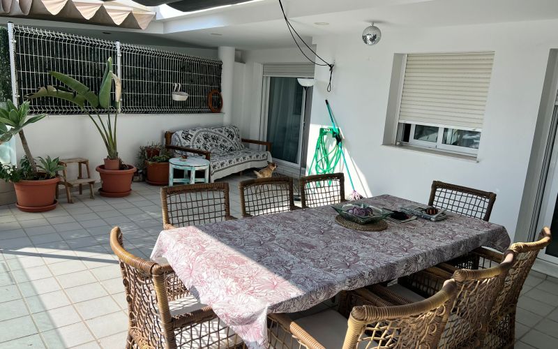 APARTAMENTO DE 2 HABITACIONES CON GRAN TERRAZA CON VISTAS AL MAR