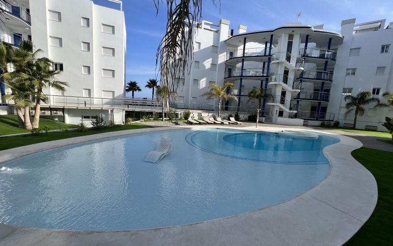 A ESTRENAR!!! ESPECTACULAR PLANTA BAJA DE 3 HABITACIONES CON 296M2 DE JARDÍN