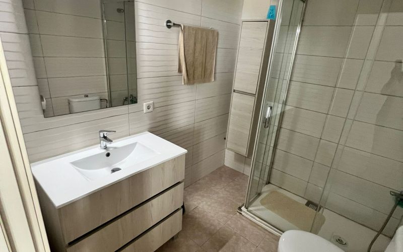 APARTAMENTO EN 10 PLANTA CON ESPECTACULARES VISTAS AL MAR Y PISCINA COMUNITARIA