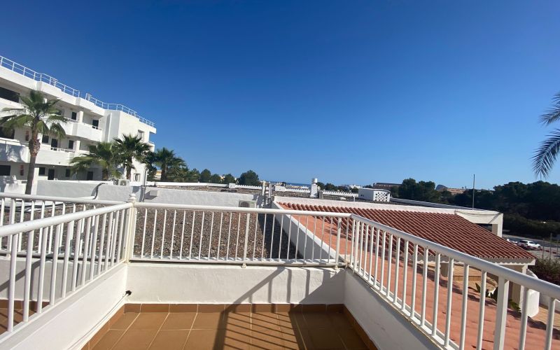 APARTAMENTO DE 2 HABITACIONES CON 32M2 DE TERRAZA Y PISCINA COMUNITARIA