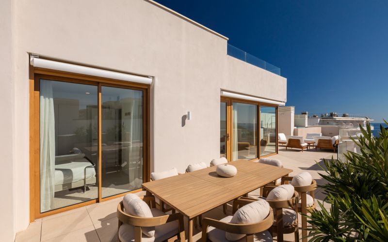 EXCLUSIVO ÁTICO CON PISCINA PRIVADA CON VISTAS AL MAR EN PLAYA D´EN BOSSA