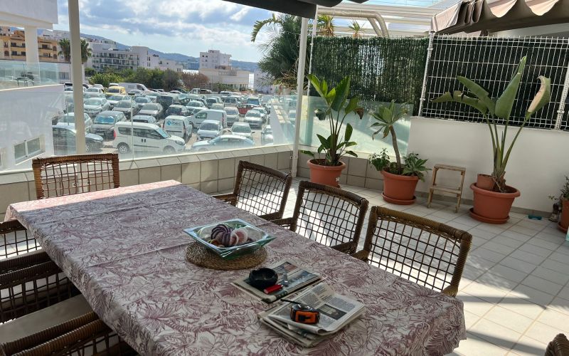 APARTAMENTO DE 2 HABITACIONES CON GRAN TERRAZA CON VISTAS AL MAR