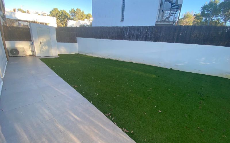 PLANTA BAJA  A ESTRENAR MUY CERCA  DE LA PLAYA