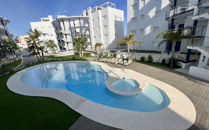 A ESTRENAR!!! ESPECTACULAR PLANTA BAJA DE 3 HABITACIONES CON 296M2 DE JARDÍN