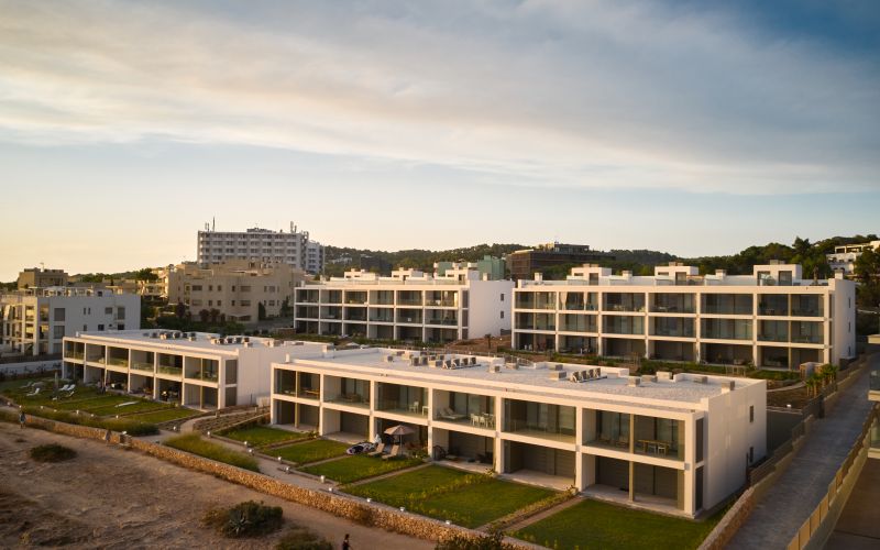 PLANTA BAJA CON JARDÍN EN CALA GRACIO