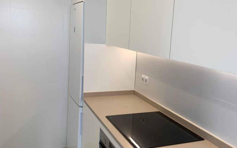 PISO DE 3 HABITACIONES  DE OBRA NUEVA TERMINADA CON PISCINA  A ESTRENAR A LAS AFUERAS DE SAN ANTONIO