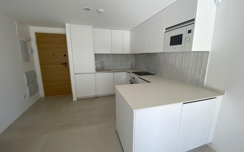 ESPECTACULAR PLANTA BAJA  DE 2 HABITACIONES A ESTRENAR CON GRAN JARDÍN CERCA DE LA PLAYA