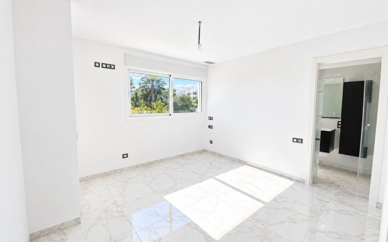A ESTRENAR!!! ESPECTACULAR PLANTA BAJA DE 3 HABITACIONES CON 296M2 DE JARDÍN
