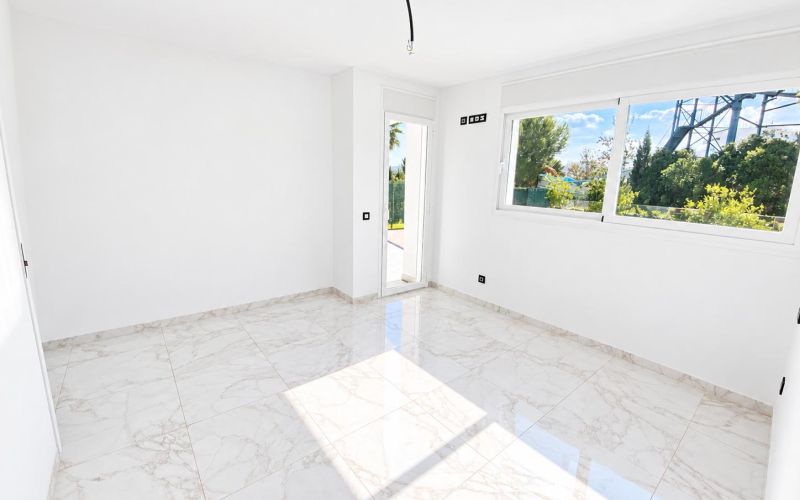 A ESTRENAR!!! ESPECTACULAR PLANTA BAJA DE 3 HABITACIONES CON 296M2 DE JARDÍN