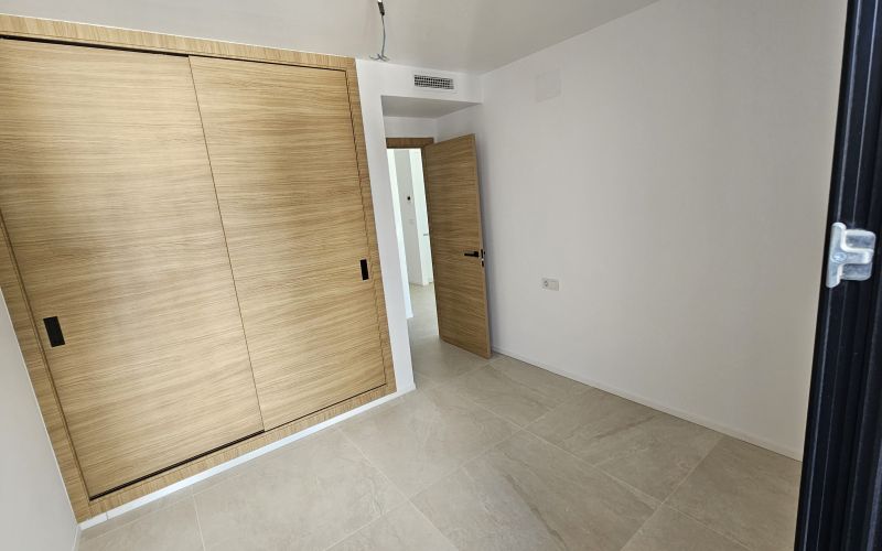 ÁTICO  DE 2 HABITACIONES CON SOLARIUM A ESTRENAR CERCA DE LA PLAYA