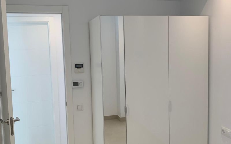 PISO DE 3 HABITACIONES  DE OBRA NUEVA TERMINADA CON PISCINA  A ESTRENAR A LAS AFUERAS DE SAN ANTONIO